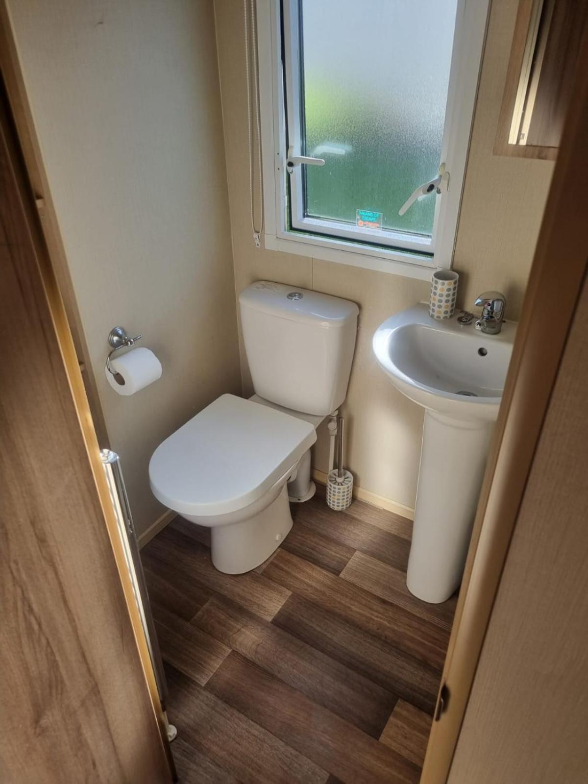 Newquay Bay Porth Caravan - 6 Berth Экстерьер фото