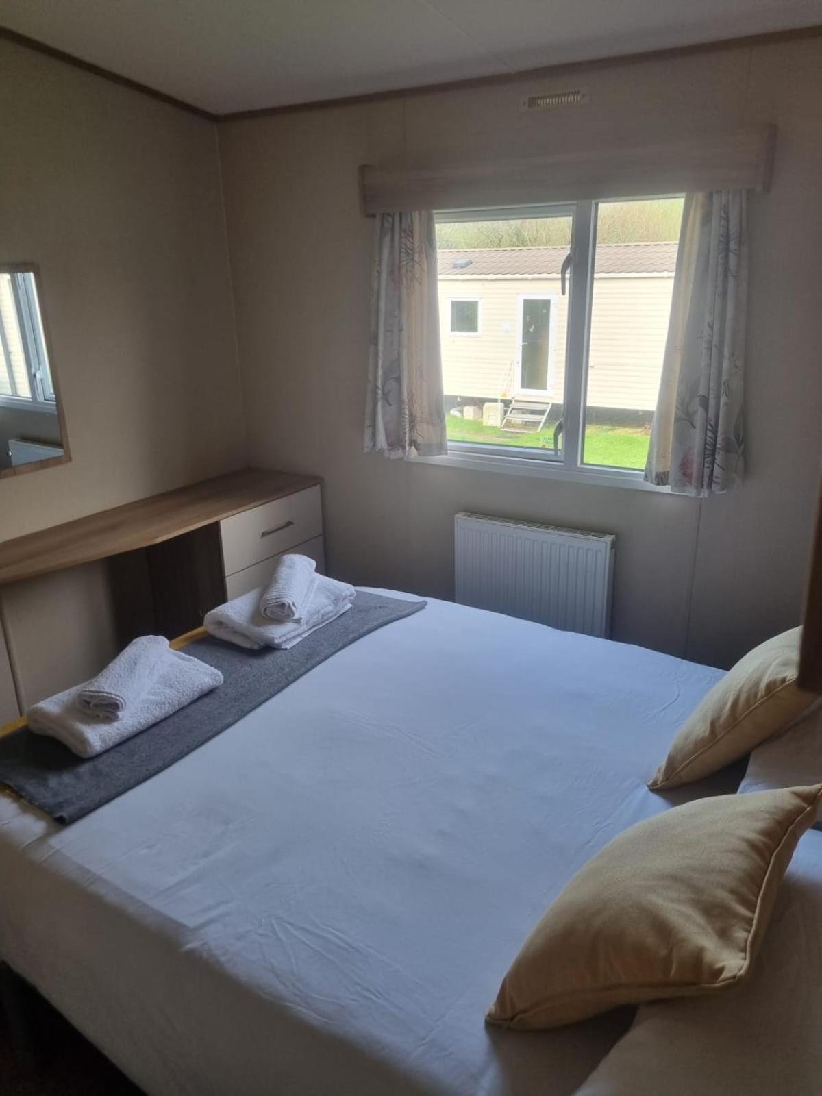 Newquay Bay Porth Caravan - 6 Berth Экстерьер фото