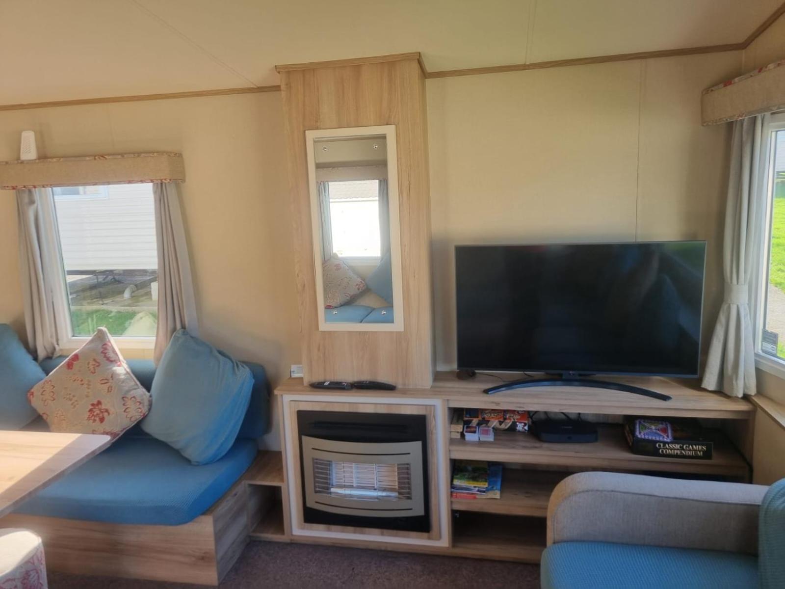 Newquay Bay Porth Caravan - 6 Berth Экстерьер фото