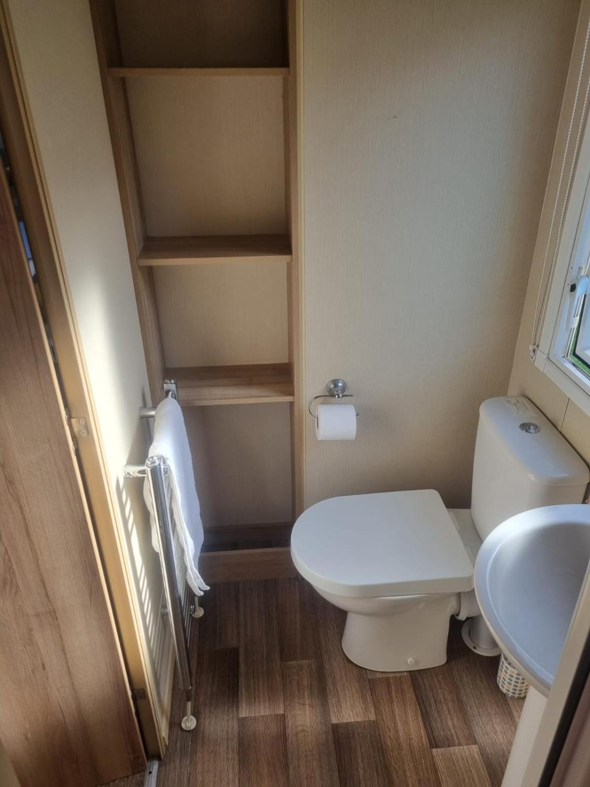 Newquay Bay Porth Caravan - 6 Berth Экстерьер фото