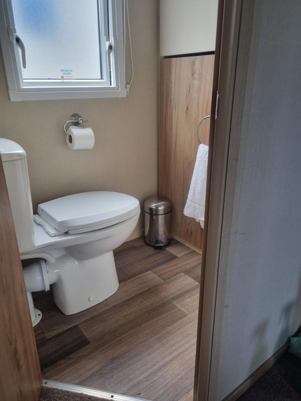 Newquay Bay Porth Caravan - 6 Berth Экстерьер фото